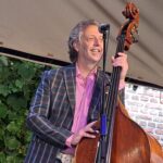 Bakelied Erik van Loo Zutphen Amersfoort observant Live nederlandstalig nederpop muziek akoestisch band contrabas